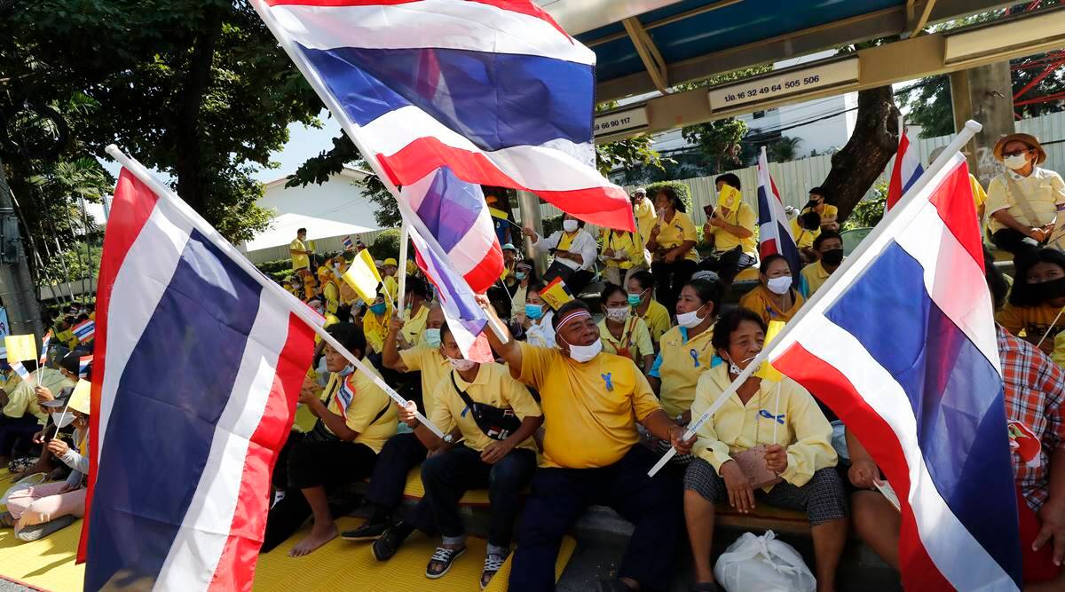 Thai royalists call for no changes to constitution